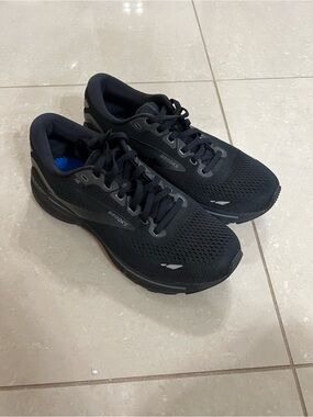Brooks Ghost 15 Size 8.5 Women’s Black